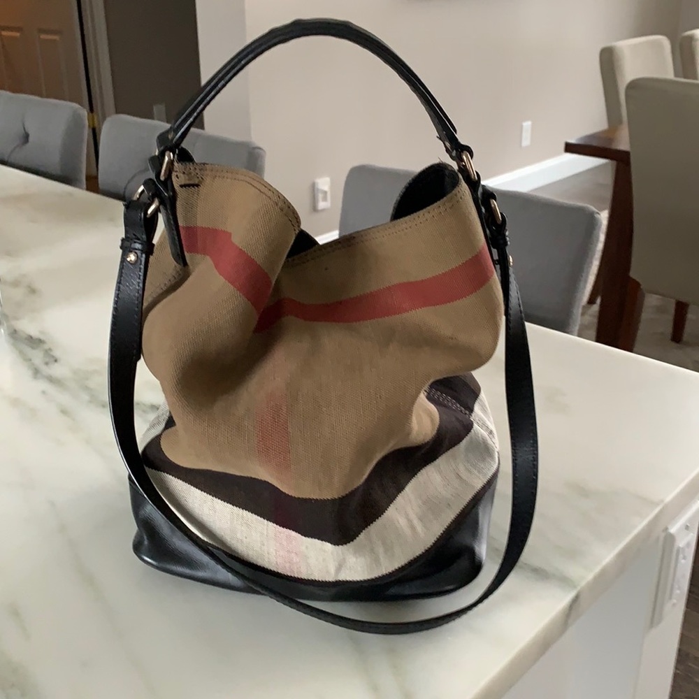 Burberry Ashby medium bucket bag